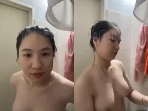 Gái vú đẹp, vừa call với em người yêu vừa tắm